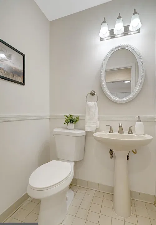 3 bed, 2.5 bath, 1850 sqft, $3,300 — Photo 1