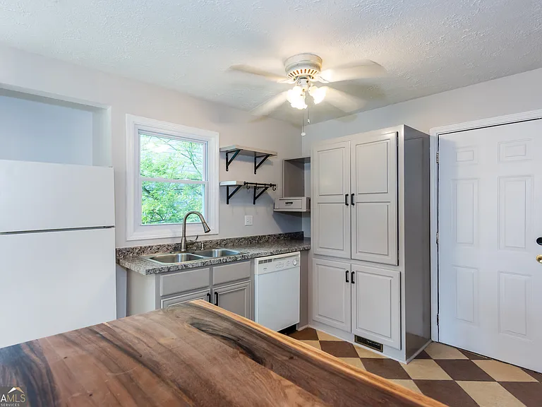 2435 Claude St NW — Photo 5