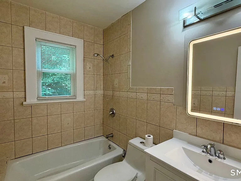 77 Astoria Ave — Photo 11
