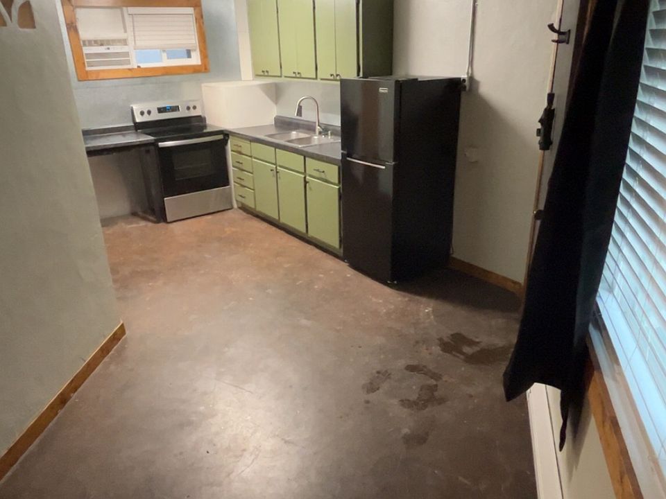 1st image of 130 N Monroe St #130