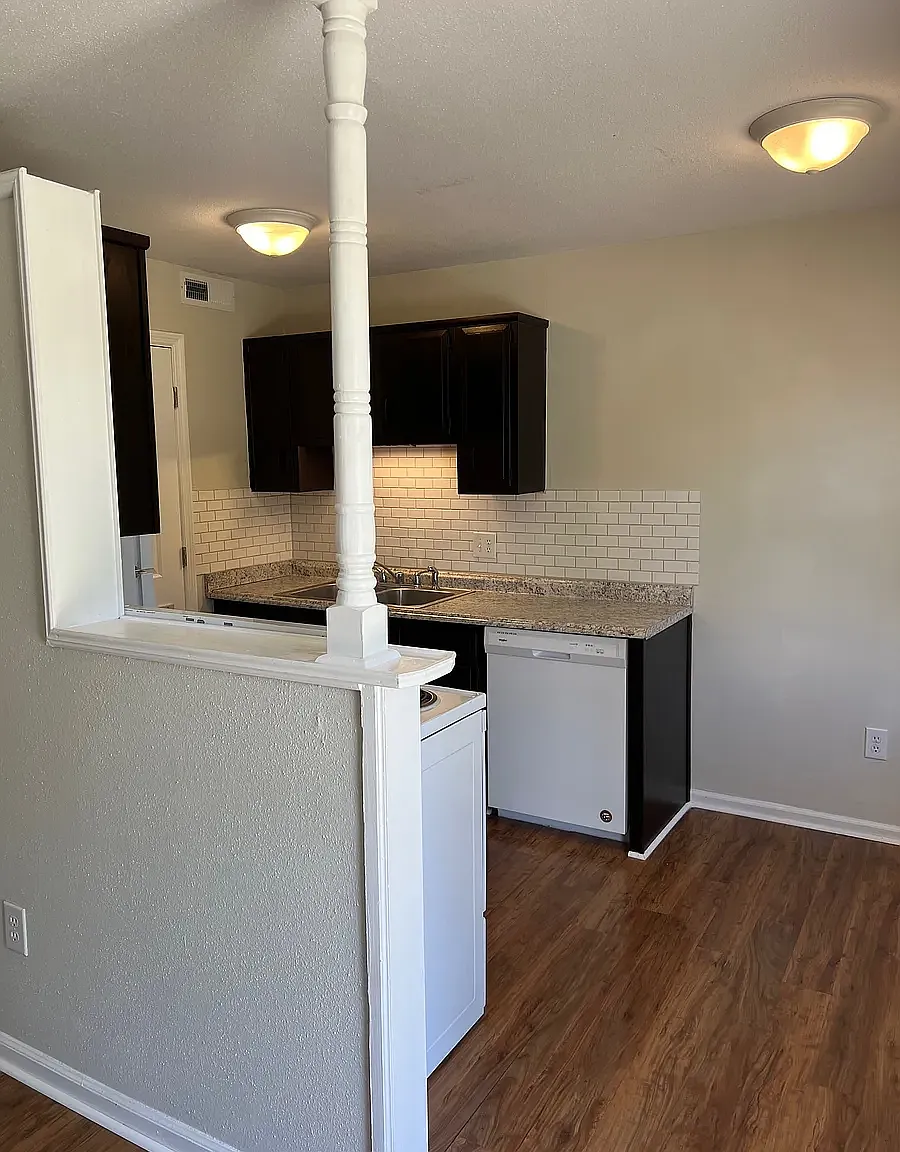 4335 Lela Avenue NE — Photo 2