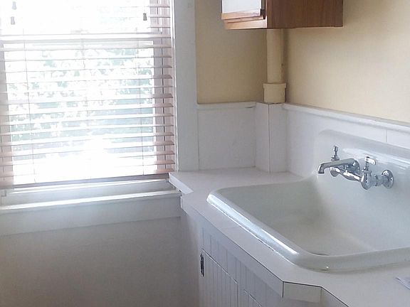 5th image of 328 Juniper St #3