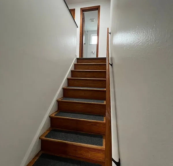 512 Cayuga Rd #LEFT — Photo 2