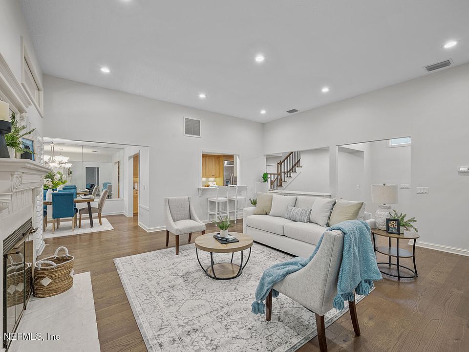 1st image of 305 GARDEN Lane