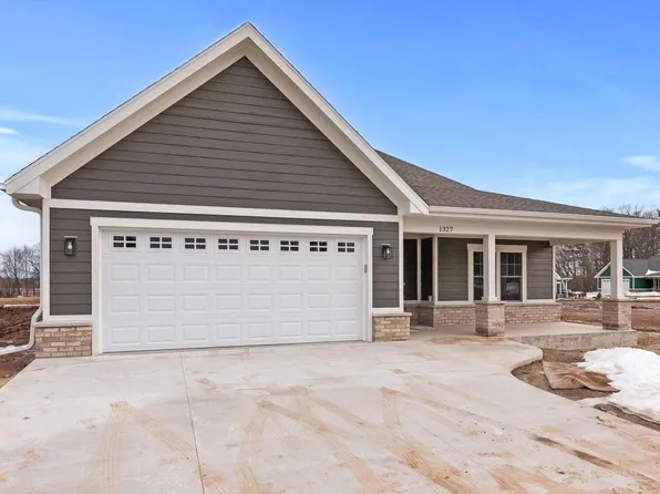 1327 Wolf RUN, Manitowoc, WI 54220