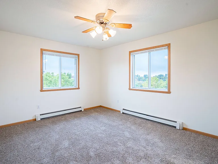 Fargo, ND Summit Point Apartments | 22A | Bedroom