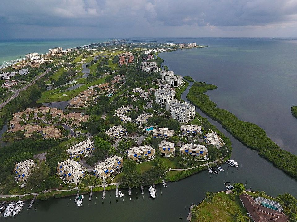 The community of Fairway Bay
