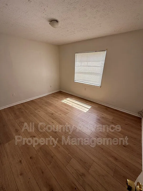 2 bed, 1.0 bath, 812 sqft, $1,000 — Photo 4