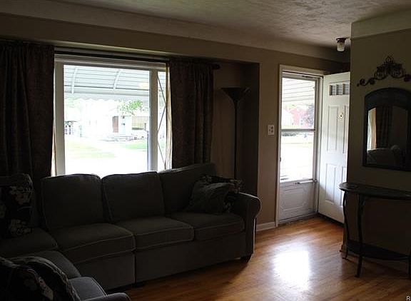 4th image of 29652 Macintyre St