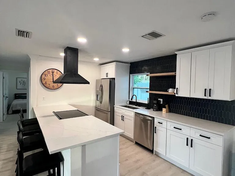 3663 NE Barbara Dr — Photo 2