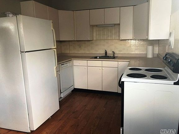3rd image of 210 Oakview Ave