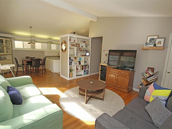 2nd image of 515 Joshua Dr