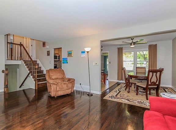 5th image of 1514 E Reynolds Dr