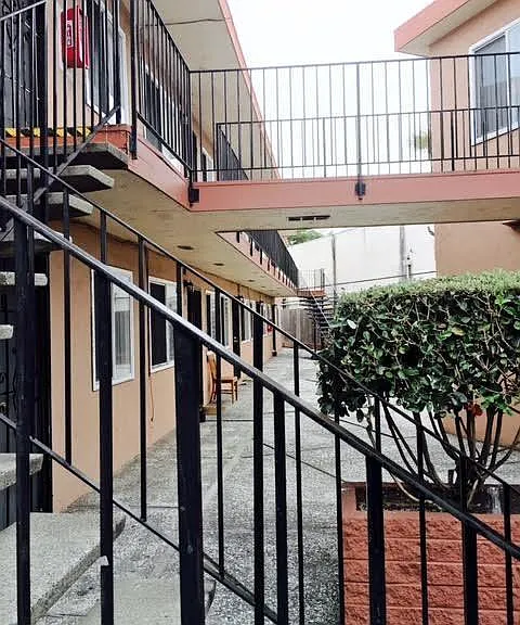 Courtyard of The Tiki Apartments