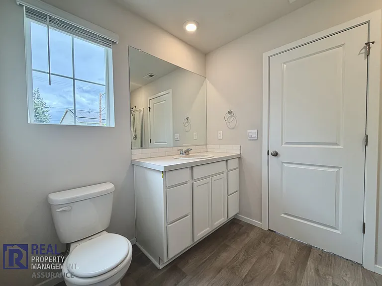 873 N 19th Ave — Photo 11