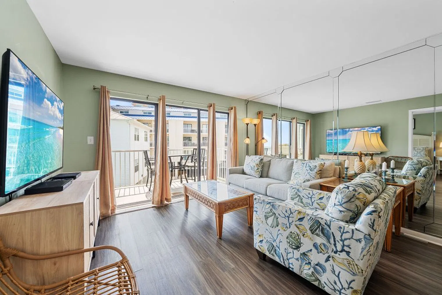 2 bed, 2.0 bath, 645 sqft, $2,976 — Photo 1