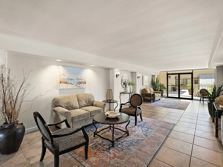 405 Avenida Granada — Photo 16