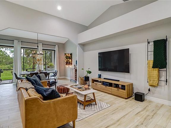 3rd image of 3657 20th Ave NE