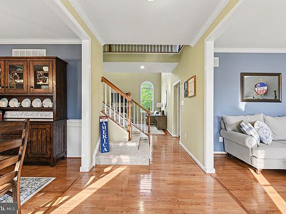 4th image of 203 Crittenden Dr
