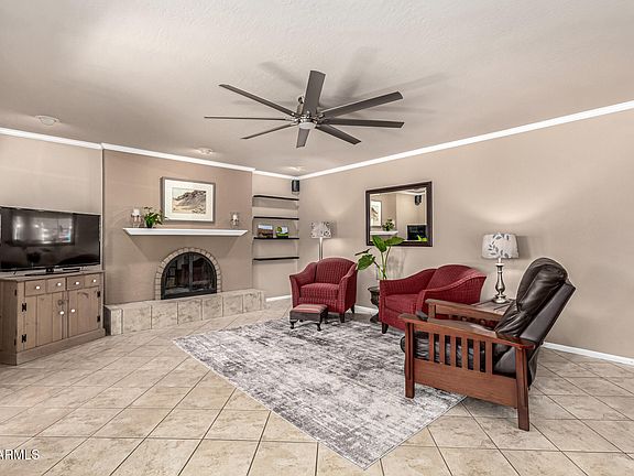 3rd image of 615 W CHILTON Street