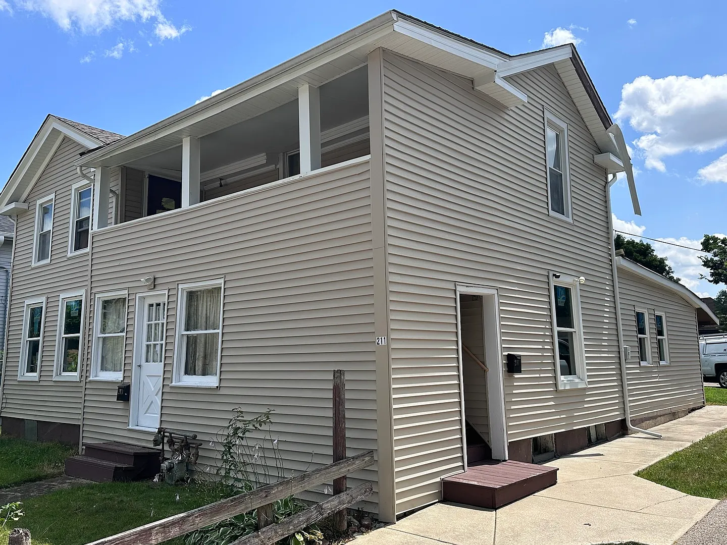 213 Ann St photo 1