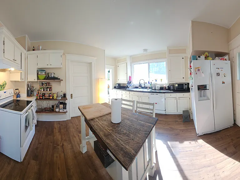 226 N Beech St — Photo 3