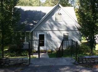 228 Forest Dr, Island Lake, IL 60042