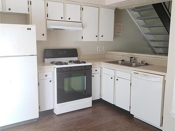 3rd image of 3468 Willowrun Dr APT A