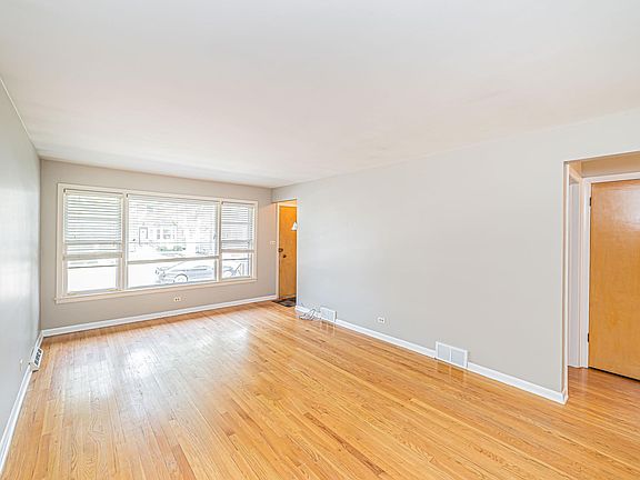 3rd image of 3426 N Oriole Ave