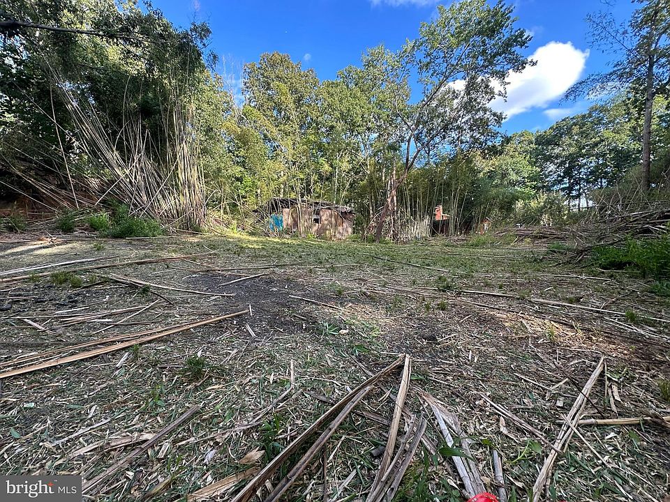 2nd image of 230 Tacketts Mill Rd