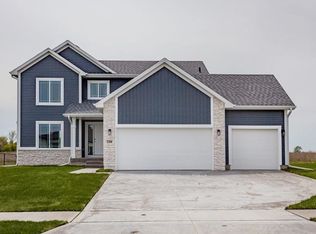 316 Creekside Dr SW, Bondurant, IA 50035