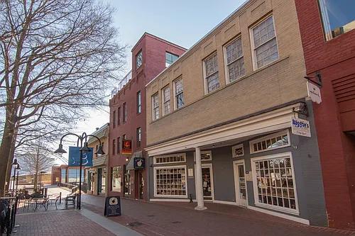520 Main St E Photo 1