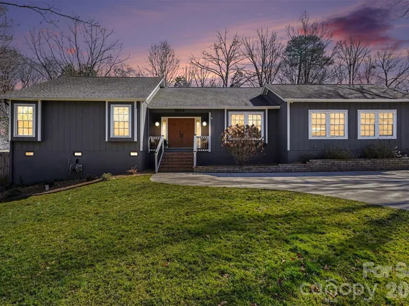 1834 Summerhill Dr, Charlotte, NC 28212