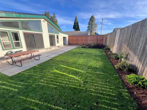 832 NE Logan St, McMinnville, OR 97128