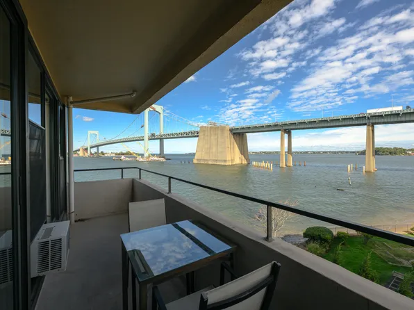 166-41 Powells Cove Boulevard image 2 of 32