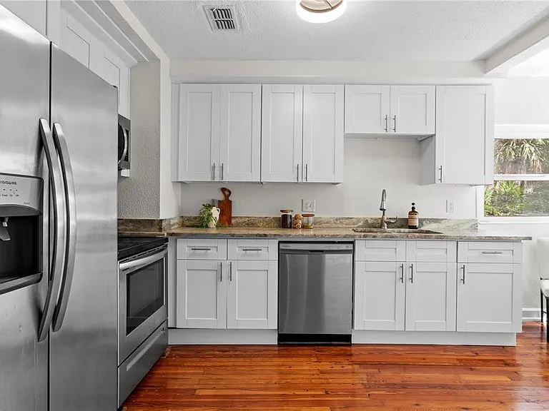 1175 Highland Ct N — Photo 10