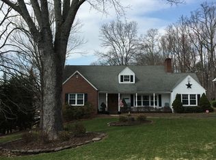 211 Hillcrest Dr, Elkin, NC 28621