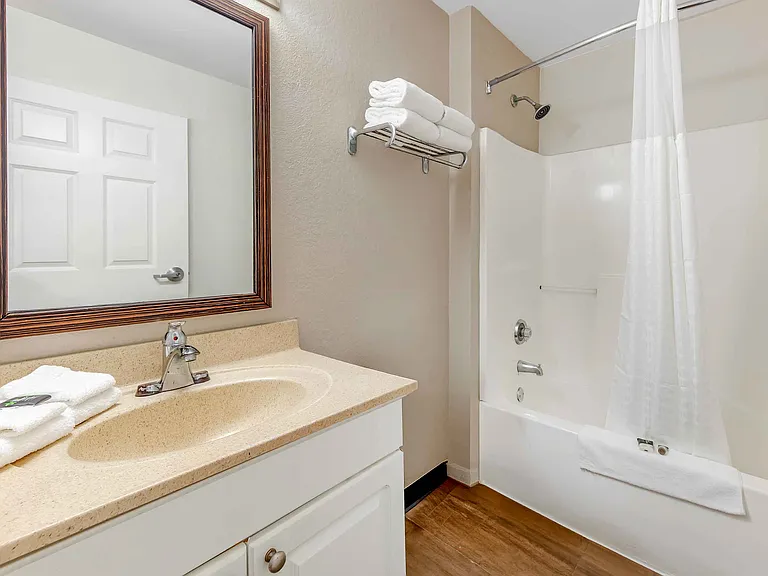 Studio Suite - 2 Full Beds