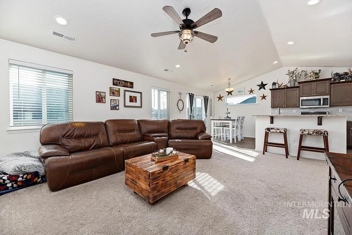 507 Alpine Lake St — Photo 2