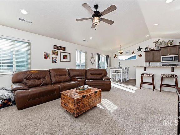 2nd image of 507 Alpine Lake St