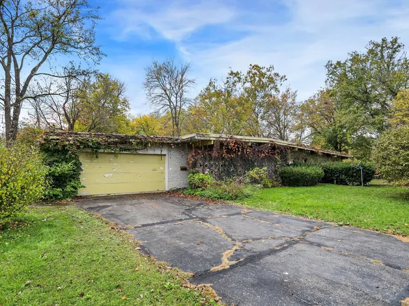 300 Flatrock Dr, Columbus, IN 47201