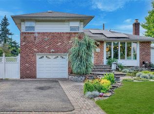 30 Florgate Rd, Farmingdale, NY 11735