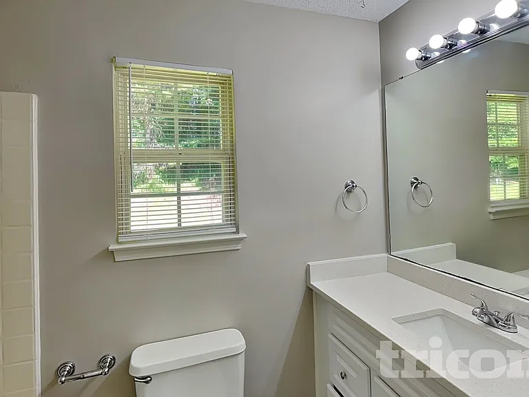 8820 Kismet Dr — Photo 9