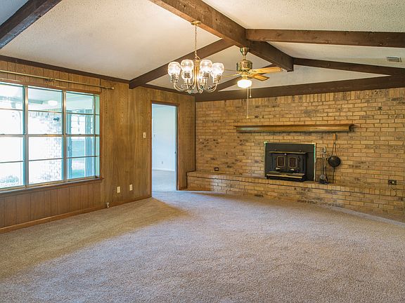 2nd image of 203 Cottonwood Trl