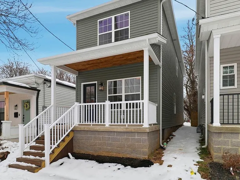 719 E Caldwell St #2 — Photo 2