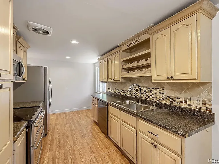 1640 Buchtel Blvd S — Photo 3