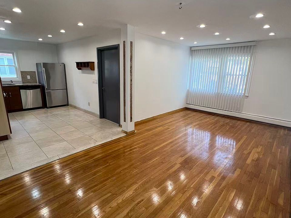 KITCHEN / DINING ROOM/ LIVING ROOM