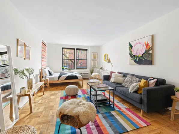 165 Christopher Street image 1 of 8