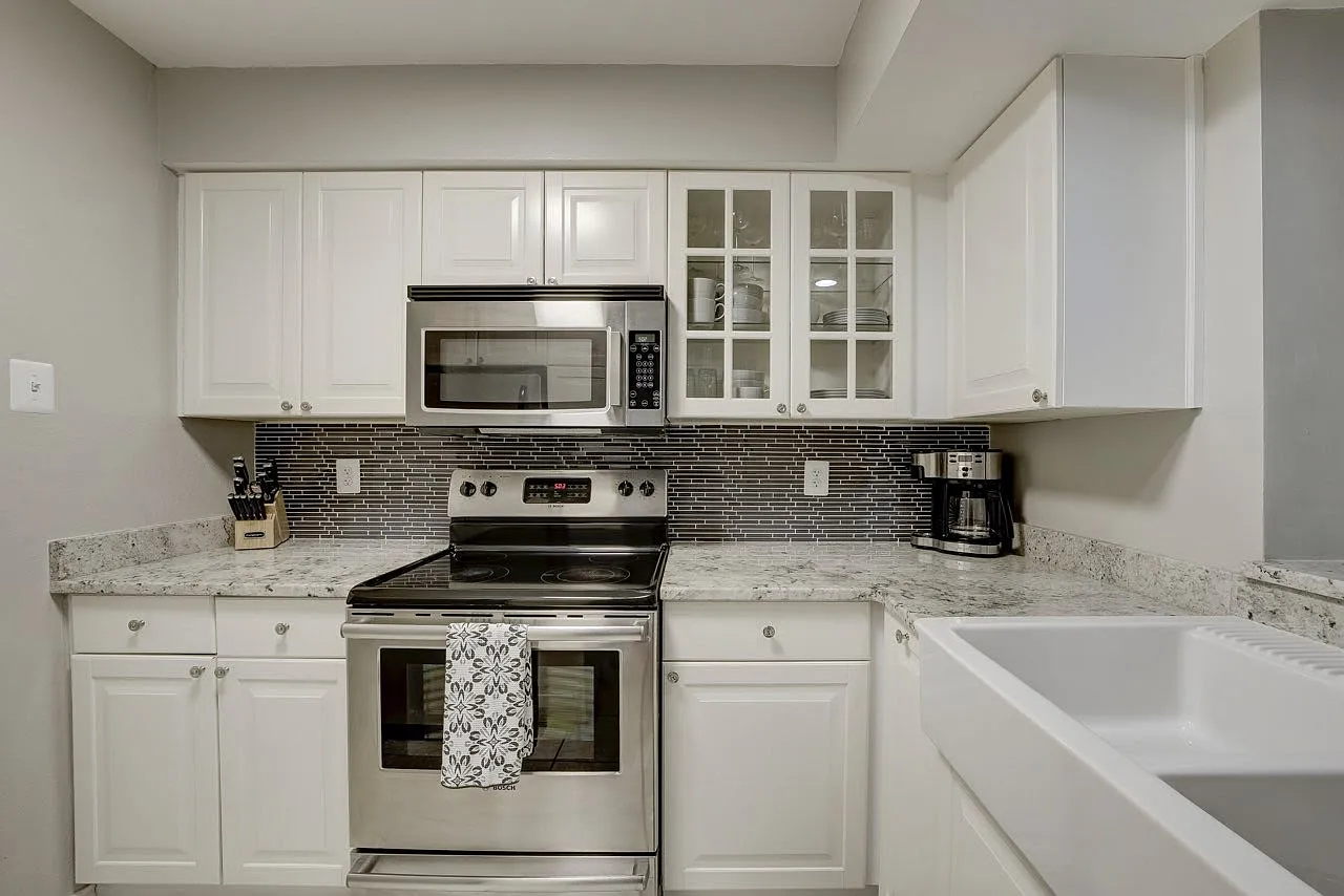 2 bed, 1050 sqft, $3,000 — Photo 1
