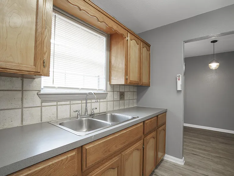 1918 Angus St S #3 — Photo 27